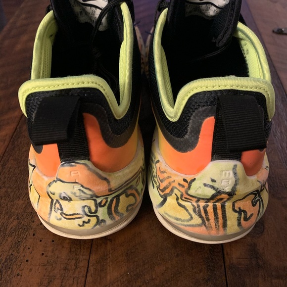 Boys Nike Air Max Axis RF - Picture 3 of 5